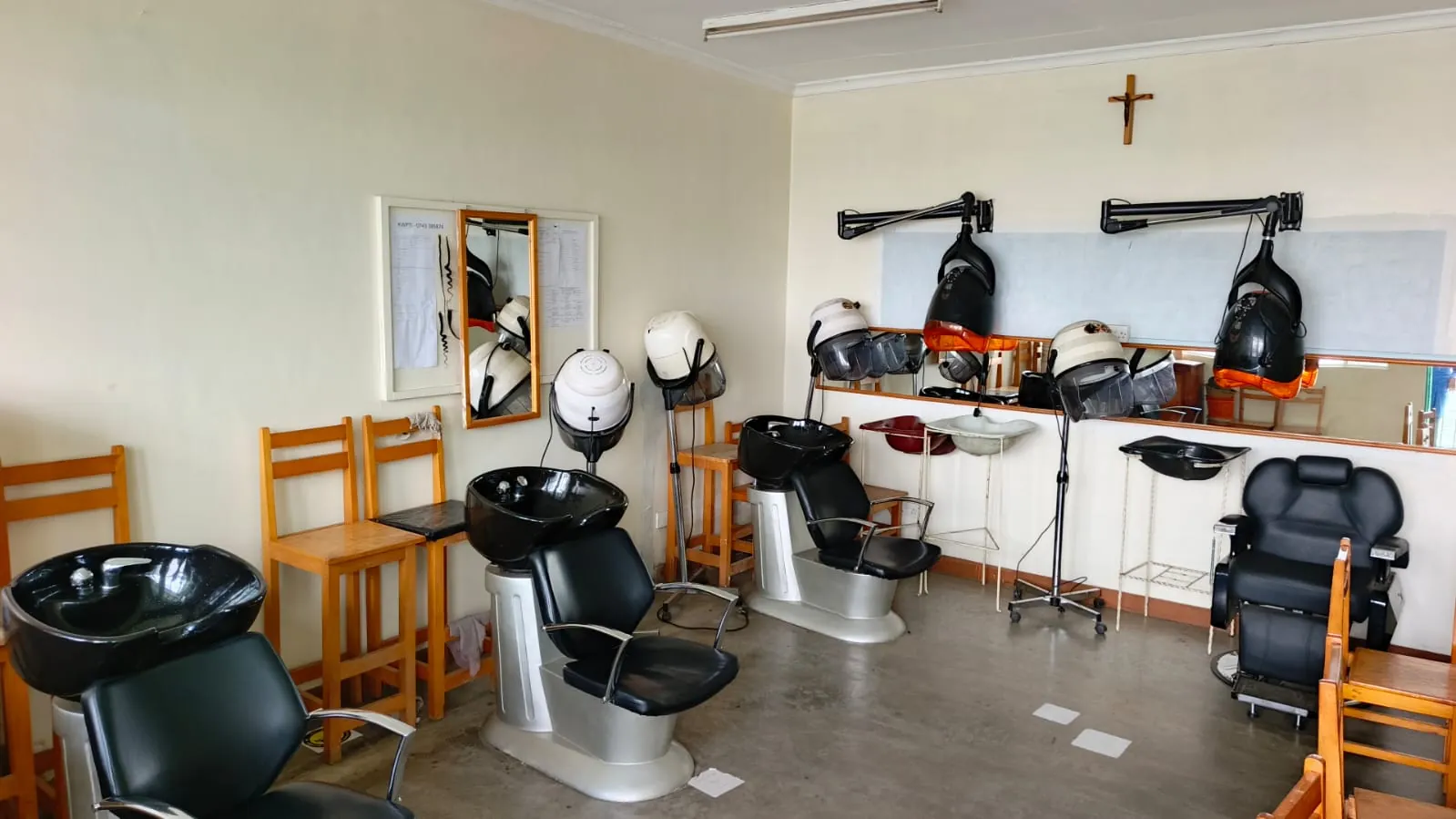 Wash stations and hairdressing equipment in the KWPTI training salon